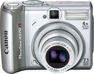 Câmera digital Canon PowerShot A570 IS - Frente - Cortesia Canon, editada pelo Câmera versus Câmera
