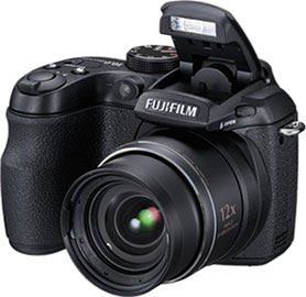 Câmera digital Fujifilm FinePix S1500 - Diagonal - Cortesia da Fujifilm, editada pelo Câmera versus Câmera