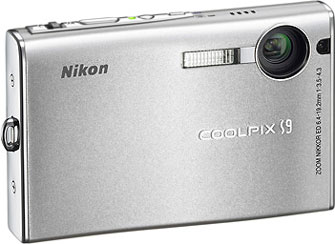 Câmera digital Nikon Coolpix S9 - Cortesia da Nikon, editada pelo Câmera versus Câmera