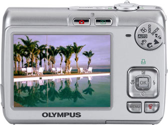 Câmera digital Olympus FE-210 / Olympus X-775 - Cortesia Olympus, editada pelo Câmera versus Câmera