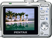 Máquina digital Pentax Optio E10 - Costas - Cortesia da Pentax, editada pelo Câmera versus Câmera