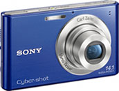 Máquina digital Sony Cyber-shot DSC-W330 - Frente - Cortesia da Sony, editada pelo Câmera versus Câmera