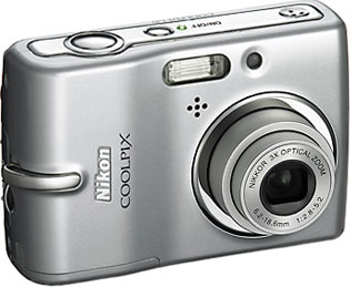 Câmera digital Nikon Coolpix L10 - Cortesia da Nikon, editada pelo Câmera versus Câmera