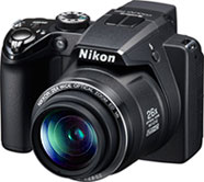 Máquina digital Nikon Coolpix P100 - Cortesia da Nikon, editada pelo Câmera versus Câmera