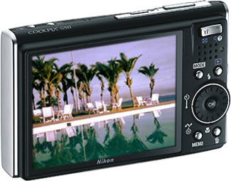 Câmera digital Nikon Coolpix S50 - Cortesia da Nikon, editada pelo Câmera versus Câmera