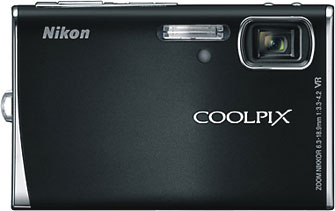 Câmera digital Nikon Coolpix S50 - Cortesia da Nikon, editada pelo Câmera versus Câmera