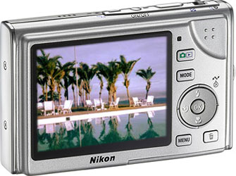 Câmera digital Nikon Coolpix S9 - Cortesia da Nikon, editada pelo Câmera versus Câmera