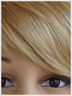 Olhos e franja, manequim loira, tamanho natural, detalhes finos produzido pela Sony H90